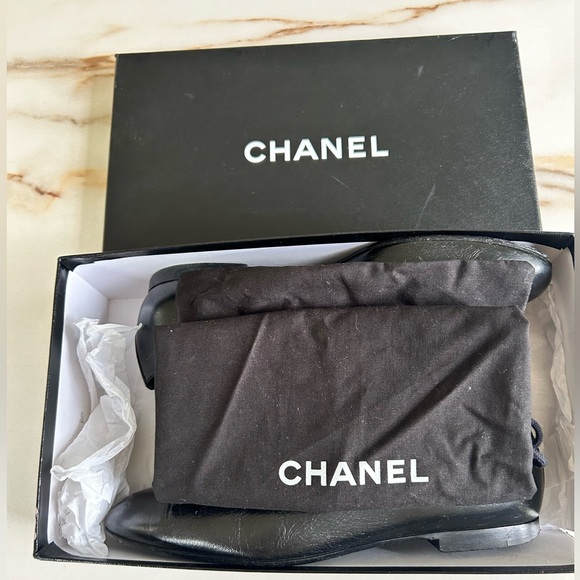 Gorgeous authentic Chanel flats/loafer - Picture 8 of 8